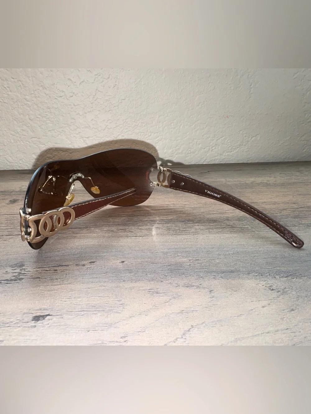 Vigoss Brown Shield Sunglasses with Gold Rings